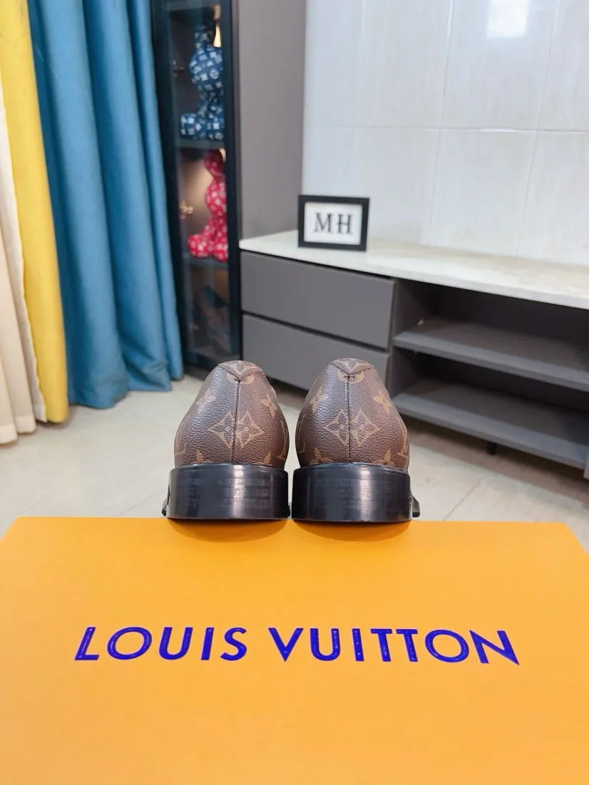 Ex-factory price 720🌹🌹High version [LV] Louis Vuitton's popular casual leather shoes🎖Fashionable and elegant🎖🎖Material: Original imported open-edge beaded cowhide, washed cowhide leather lining, original open-molded rubber outsole, high-end and classy, ​​elegant quality, instantly transforming into a handsome man ❤❤Standard\nNumber: 38-44